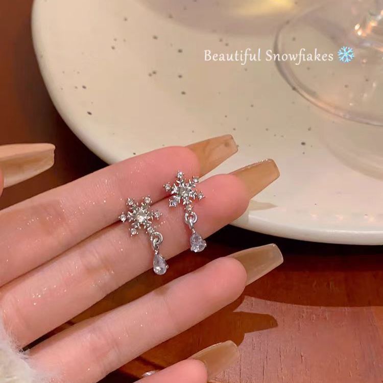 early snow gentle ~ silver snowflake design temperament high-grade ear studs exquisite mosquito incense coil non-piercing ear clip