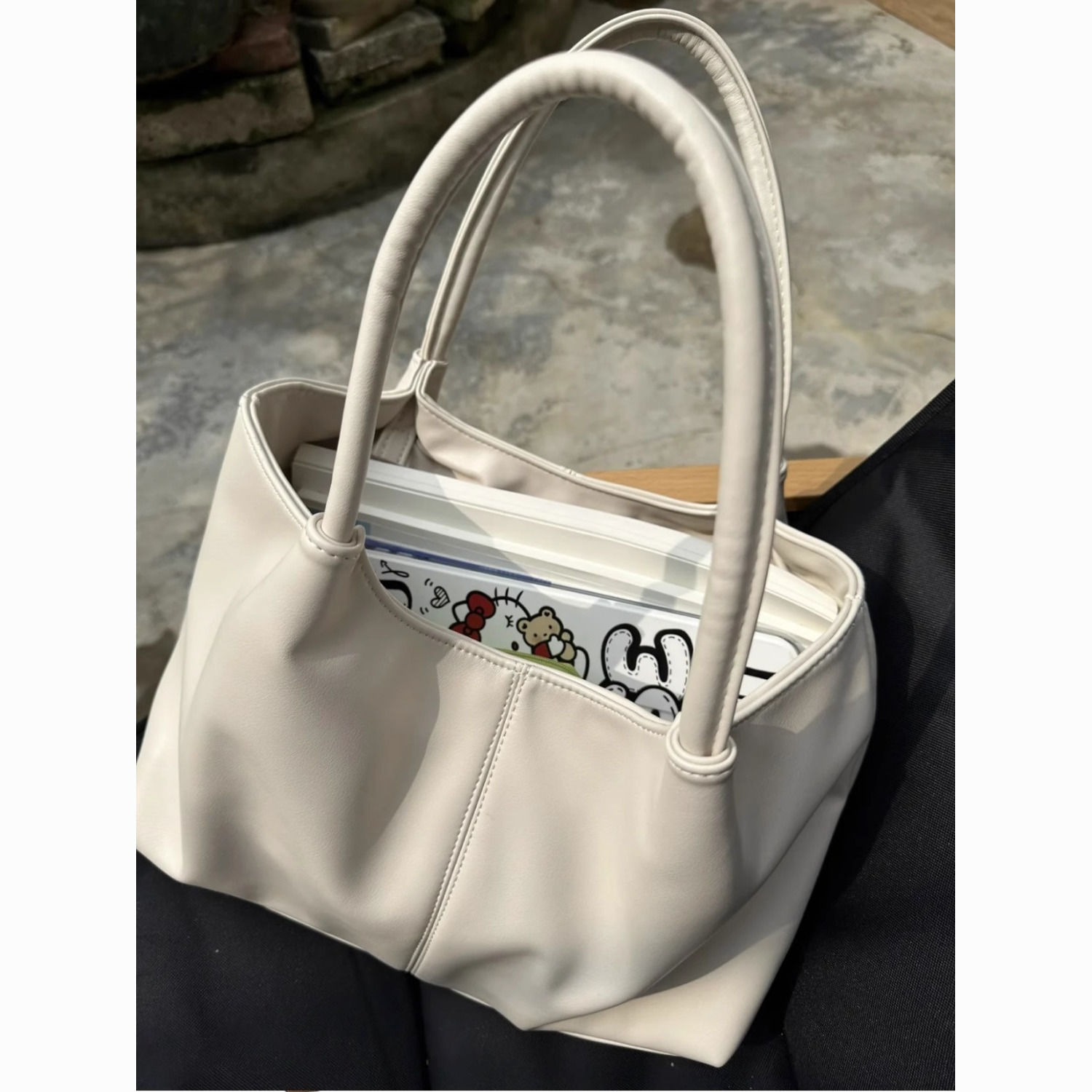 texture! niche design tote bag female 2023 spring and summer this year popular student large capacity portable shoulder bag