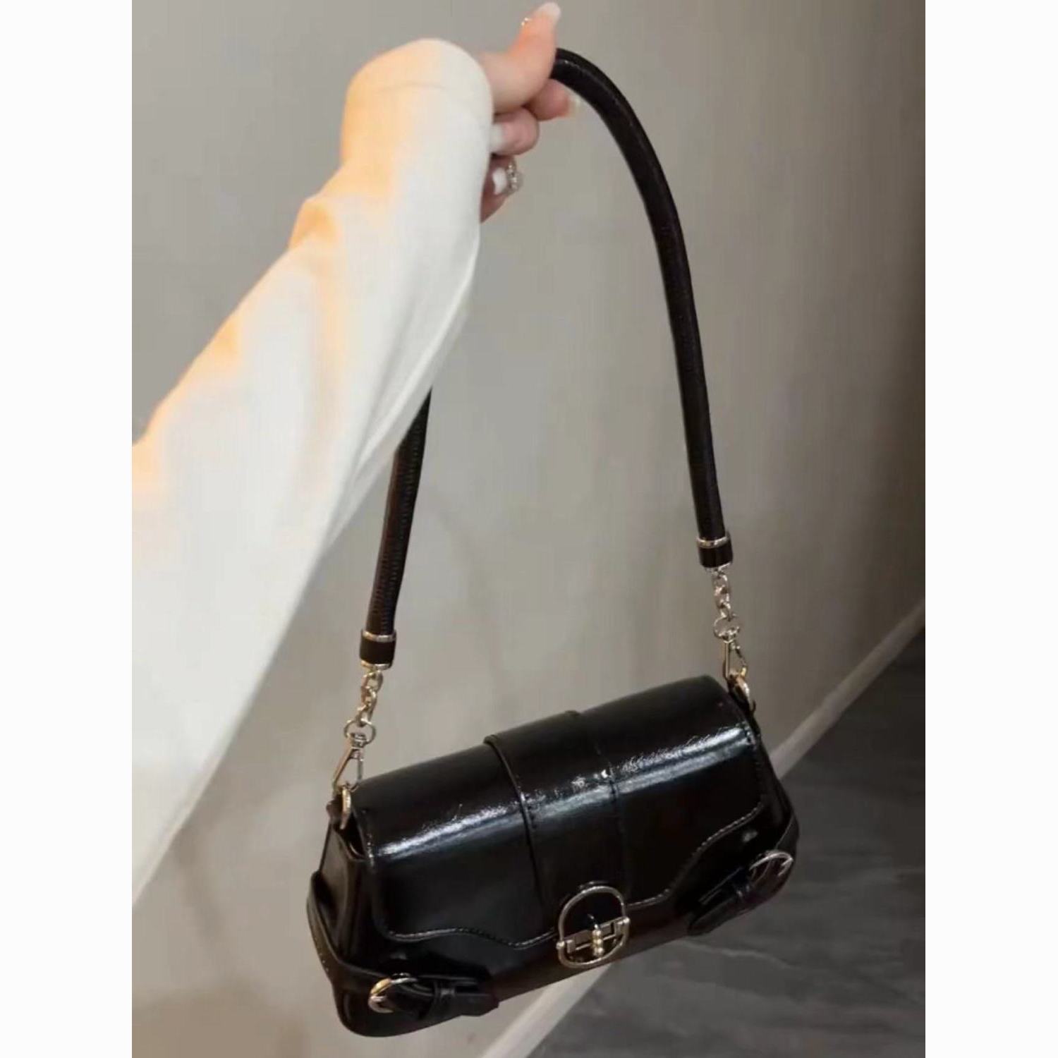 sweet cool hot girl dark all-match motorcycle bag for women 2024 new fashion commuter shoulder bag portable underarm bag