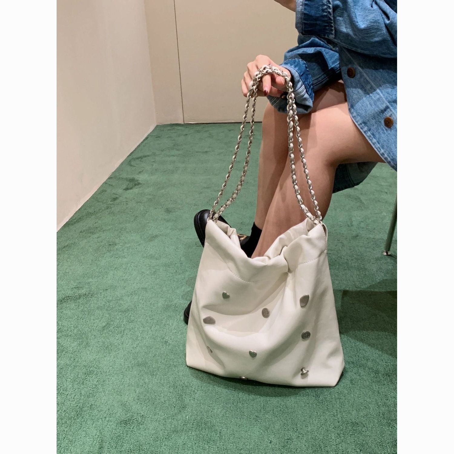 women‘s bag 2024 new summer popular large capacity high-grade niche white chain shoulder tote bag