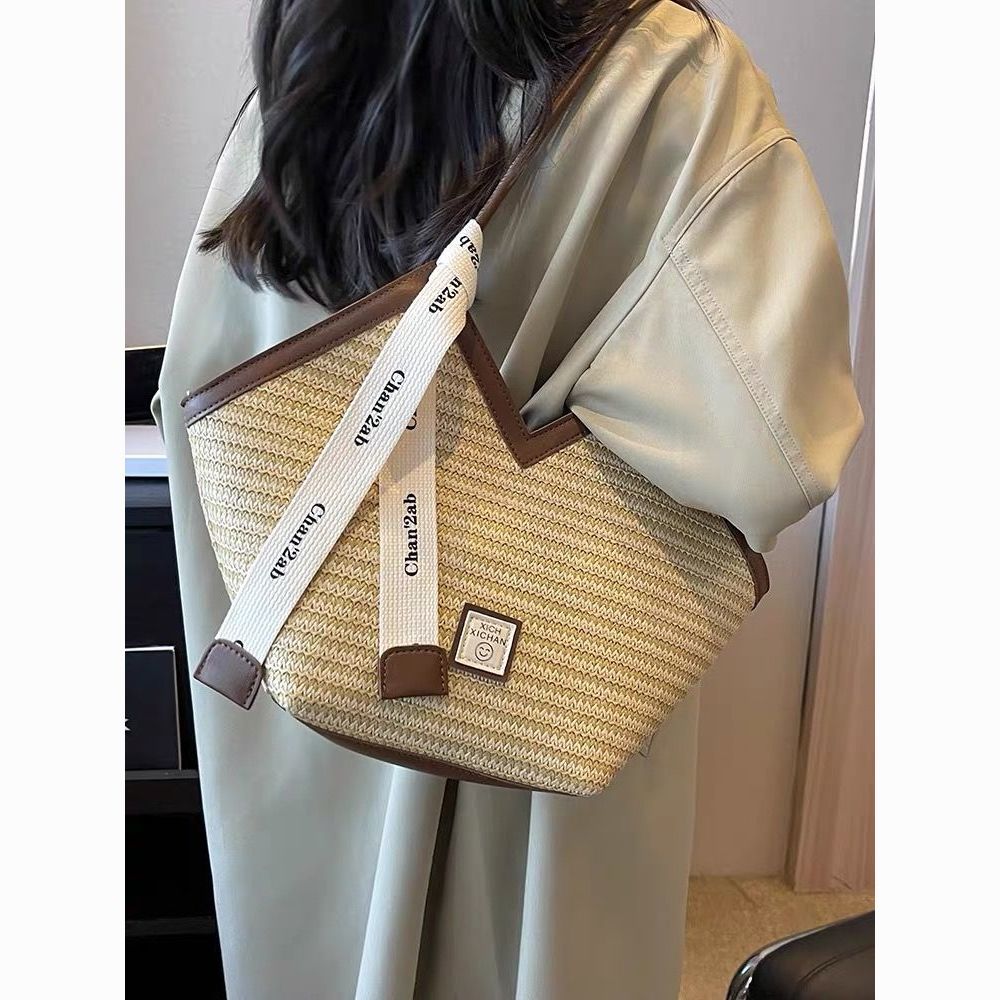 woven straw woven bag women‘s large capacity 2024 new summer seaside shoulder bag beach vacation commuter tote