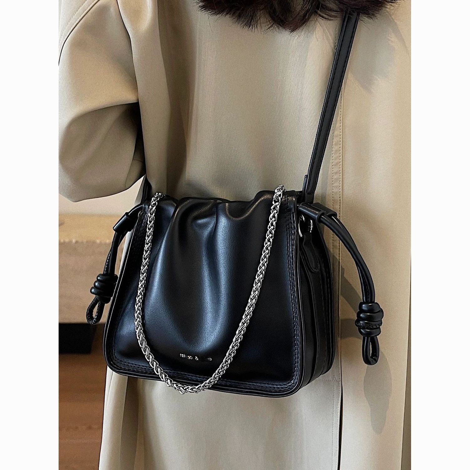 small bag women‘s high-grade french style underarm bag chain drawstring cloud small square bag niche unique shoulder messenger bag