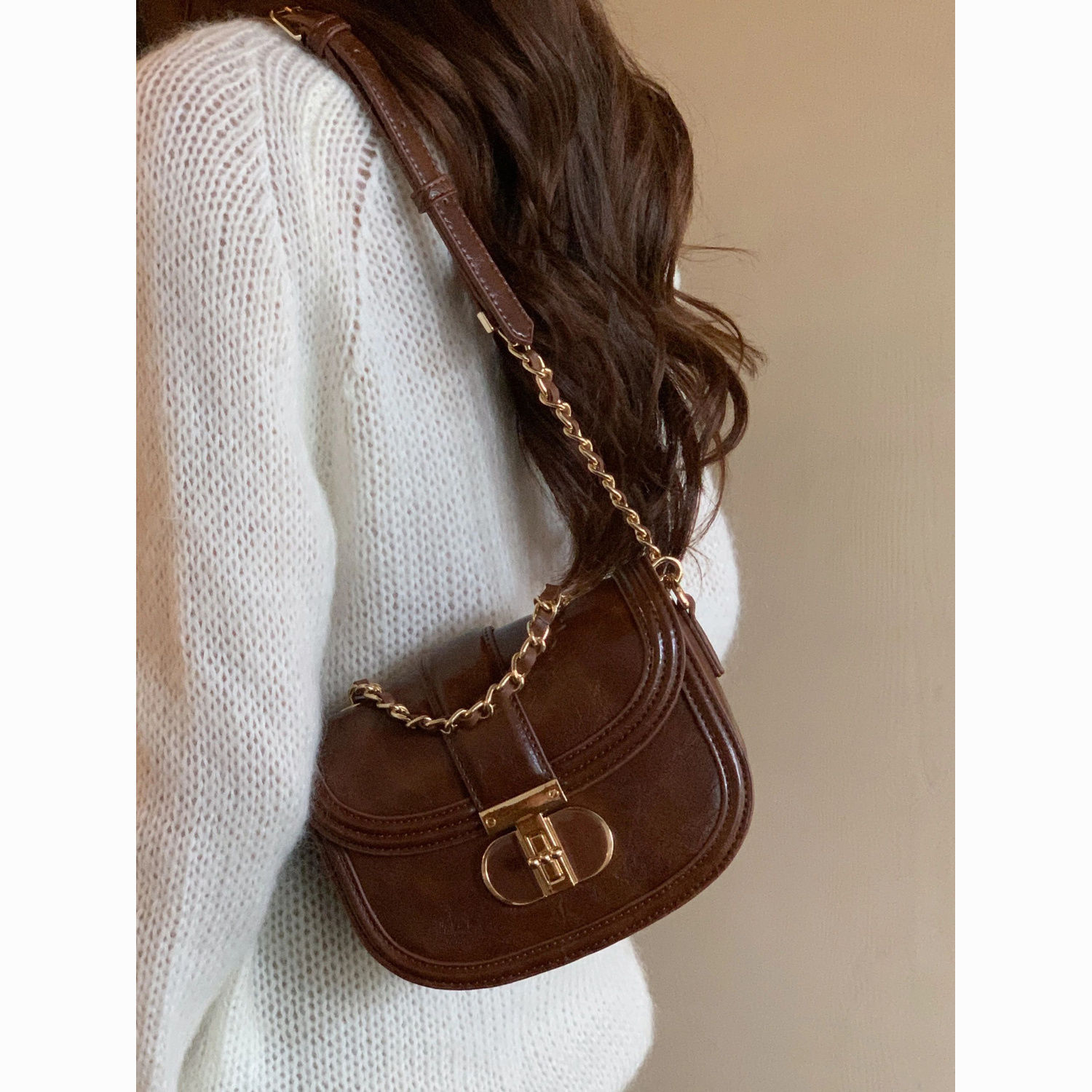 fashion dick lounge saddle bag crossbody bag 2024 new commuter bag women‘s chain shoulder bag