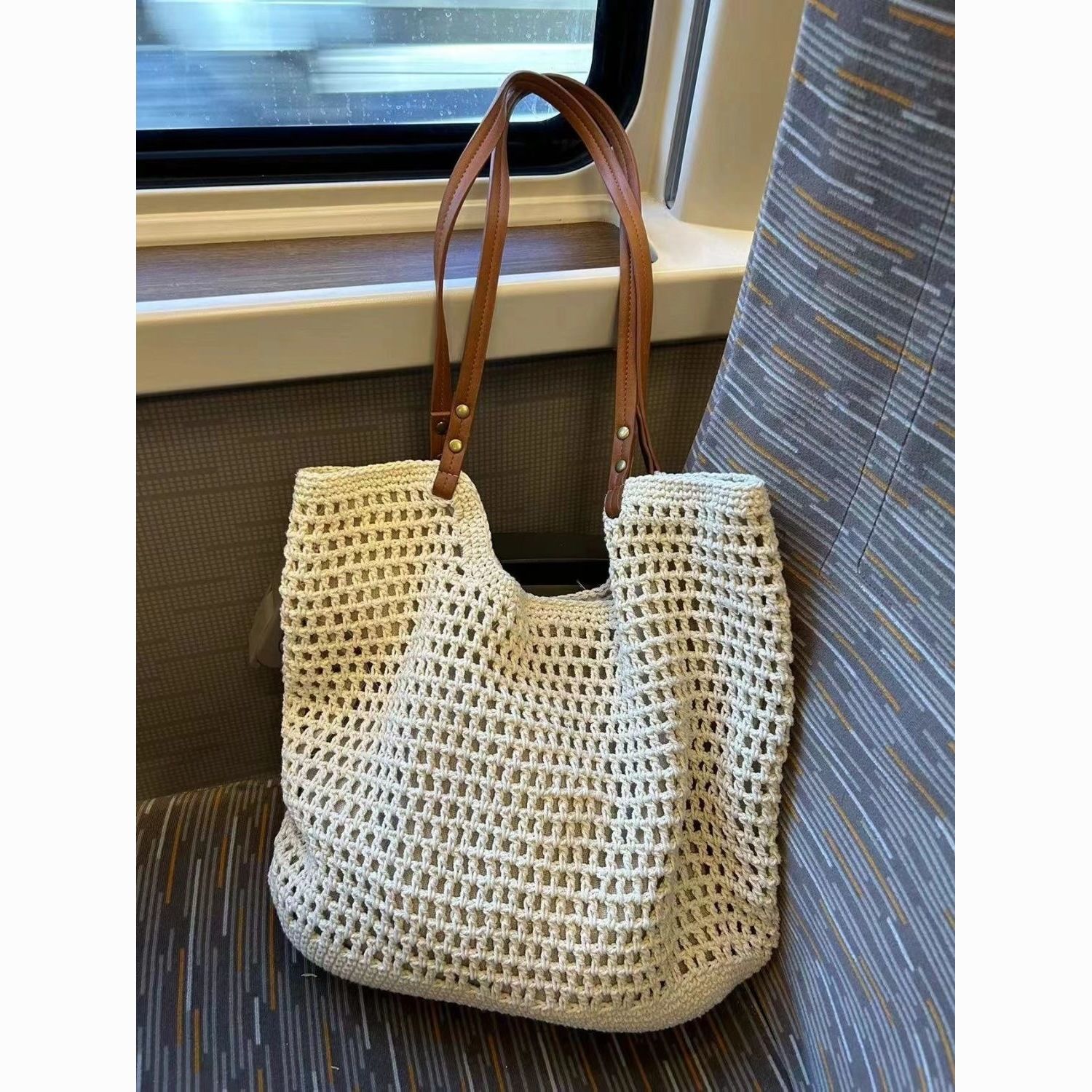 xiaohongshu same style mesh knitted travel commuter shoulder bag travel style large capacity underarm bag shoulder bag female 2024