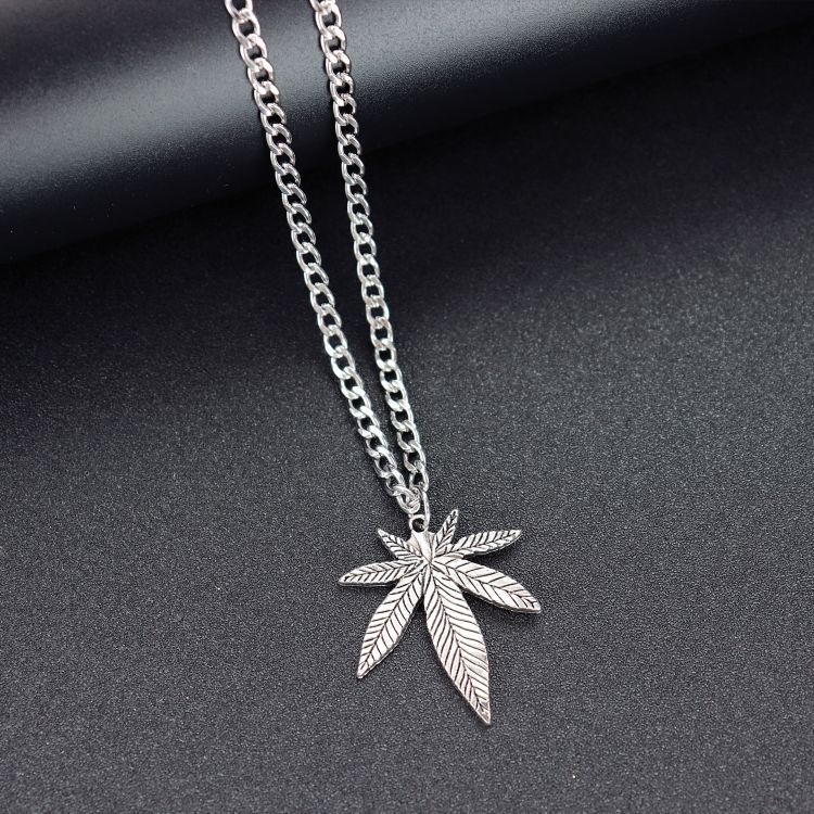 Retro Hiphop Street Hipster Titanium Steel Necklace Men's and Women's Hip Hop Cool Leaf Pendant Japanese and Korean Accessories