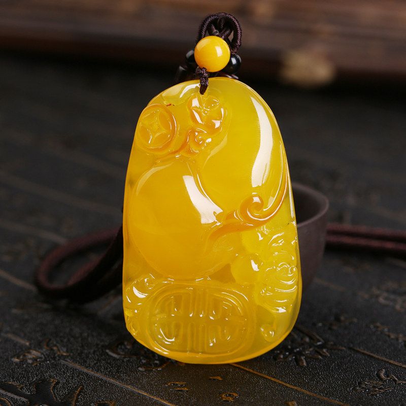 Old Beeswax Pendant Men's and Women's Long Amber Pendant Angler Fish Ethnic Sweater Chain Chicken Oil Yellow Pendant Gift