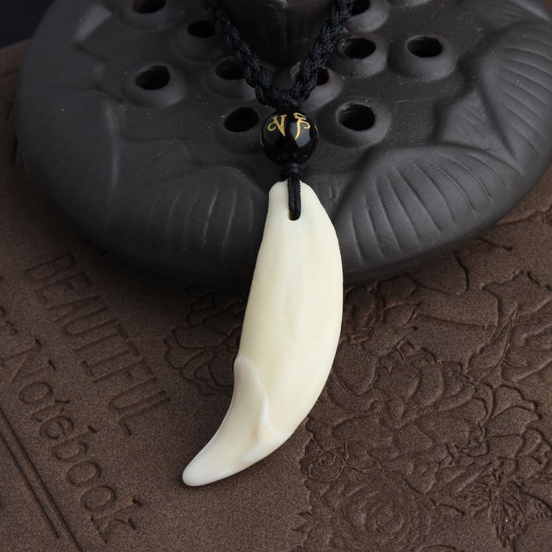 Genuine Wolf Tooth Pendant Black Dog's Teeth Necklace Retro Domineering Personalized Children's Birth Year Pendant Men and Women Couple Accessories