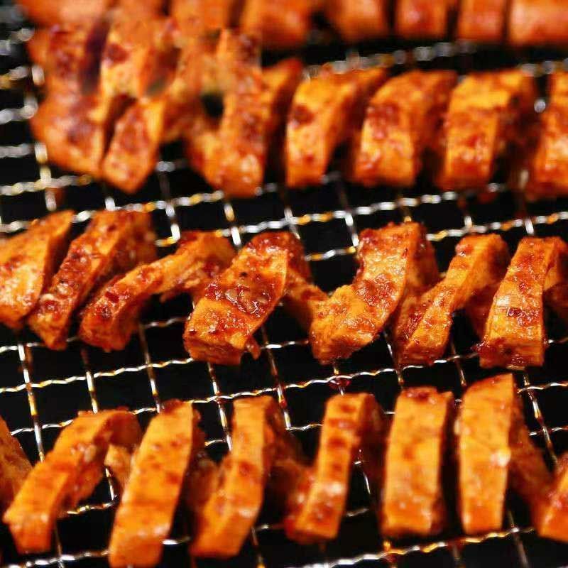 烤面筋香辣烤面筋串批发辣条豆制品素食麻辣即食面筋休闲零食小吃