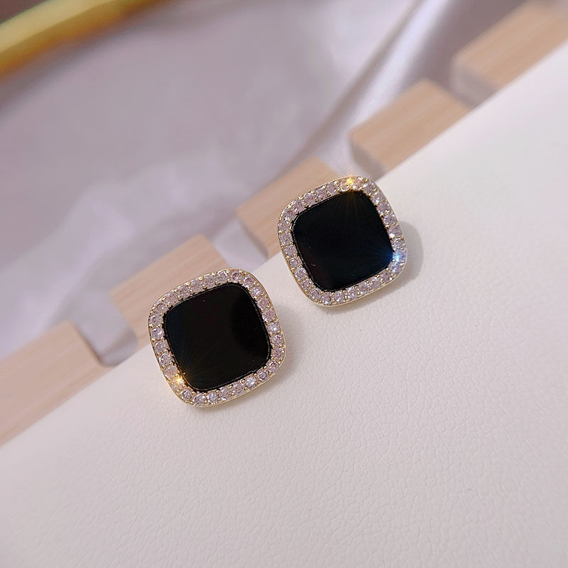 elegant black studs women‘s simple elegant korean fashion small and personalized cold style geometric button earrings earrings