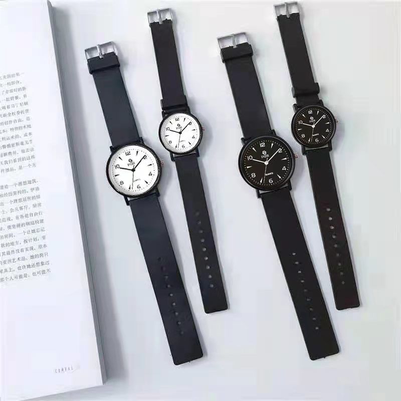 middle school entrance examination examination exclusive watch male and female middle school students classic simple artistic retro korean type quartz small black and white watch