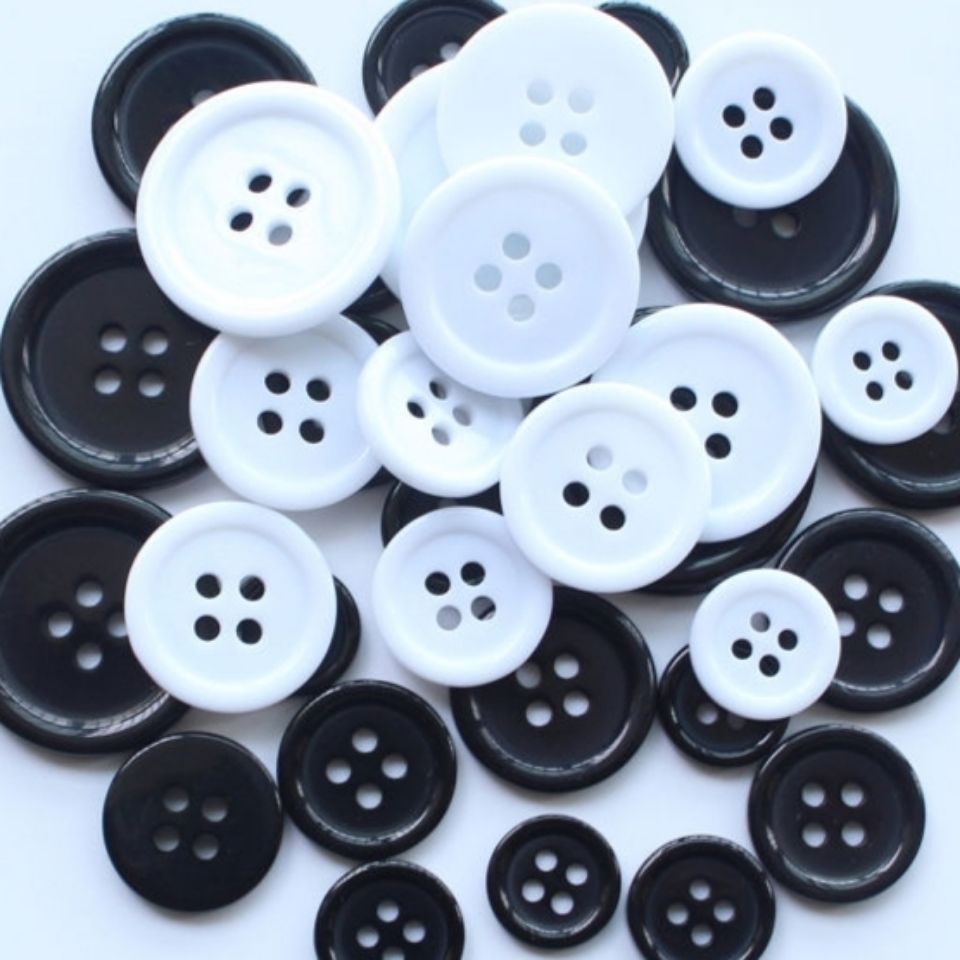 （four eyes） resin thin edges versatile buttons， black and white round coat suit shirt trench coat pants buttons