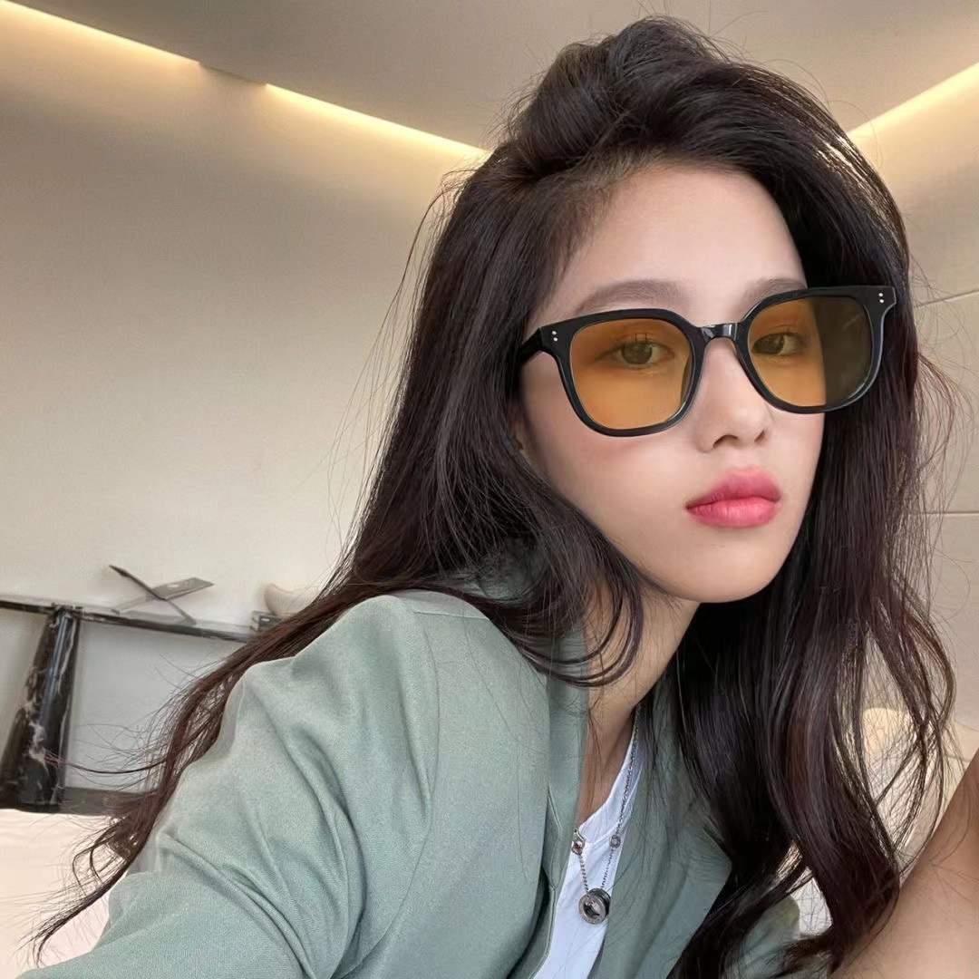 2023 New Korean Style Black Frame Brown Sunglasses Hot Girl European and American Style UV-Proof Face-Showing Small Net Red Sunglasses