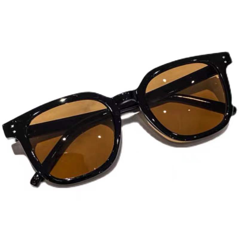 2023 New Korean Style Black Frame Brown Sunglasses Hot Girl European and American Style UV-Proof Face-Showing Small Net Red Sunglasses