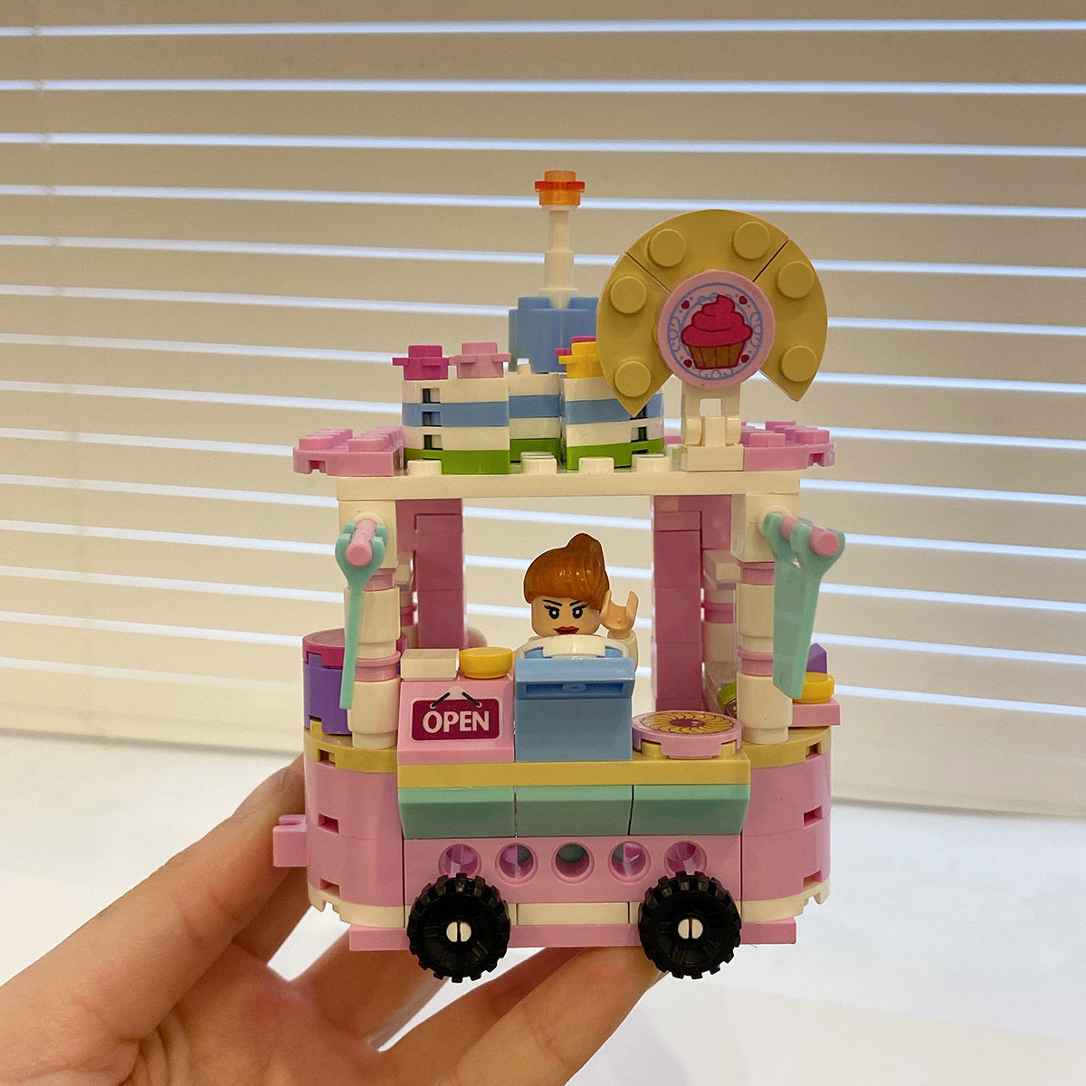 Jiaqi Girl Street View Building Blocks Compatible with Lego Desktop Decoration Toys Jaki Puzzle Assembly Girls Birthday Gifts