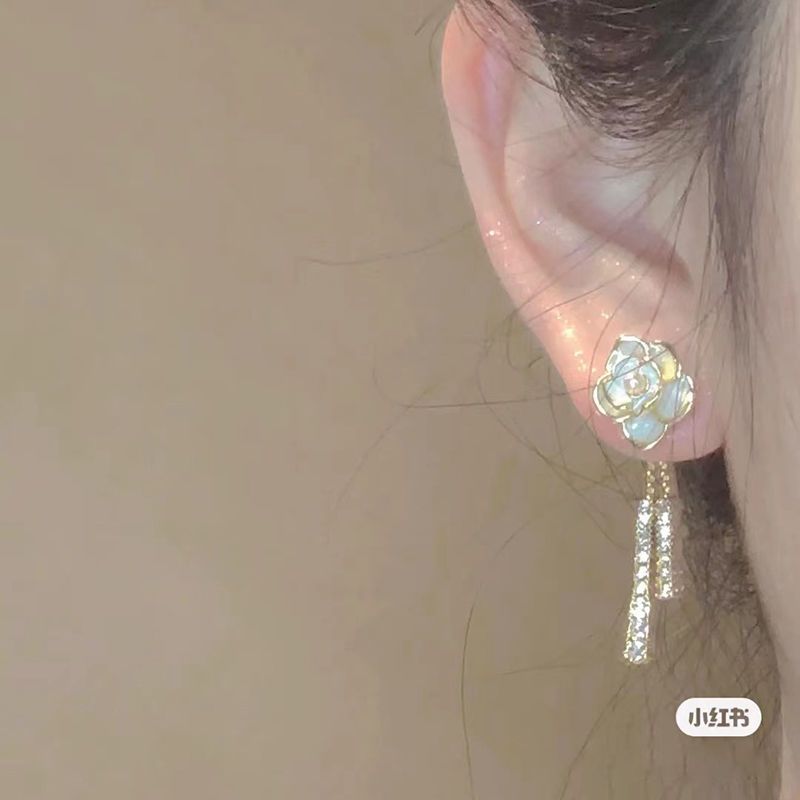 One Style for Dual-Wear Lady Camellia Earrings 2023 New Trendy Shiny Diamond Tassel High-Grade Long Earrings for Women