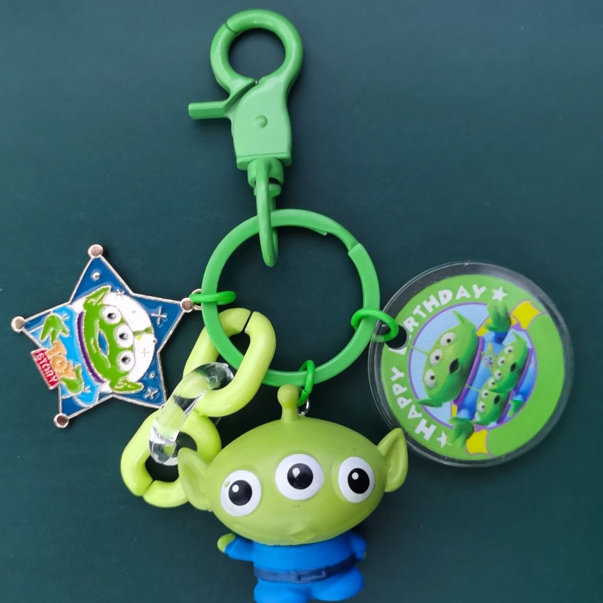 basguang year keychain strawberry bear ornaments tee-eyed alien key chain couple's couple's girlfriends key pendants women