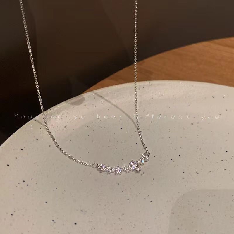 Exquisite Zircon Star Necklace for Women Light Luxury Niche Design High-Grade Clavicle Chain Ins Simple Cold Style Accessories