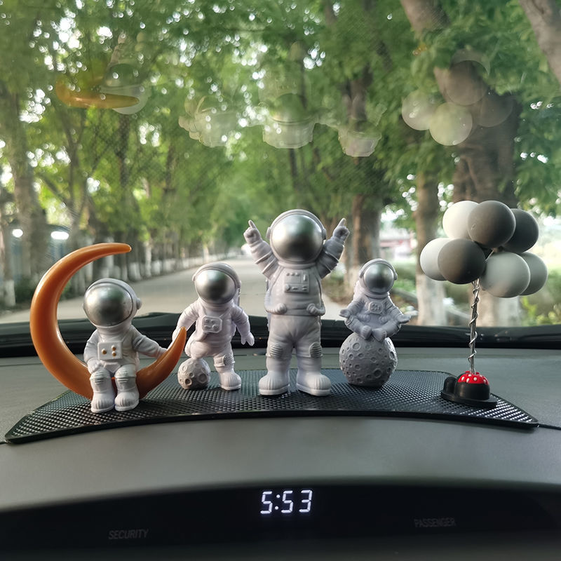 Spaceman Car Decoration Astronaut Dashboard Decoration Car Home Model Hand-Made Personalized Creative Aromatherapy