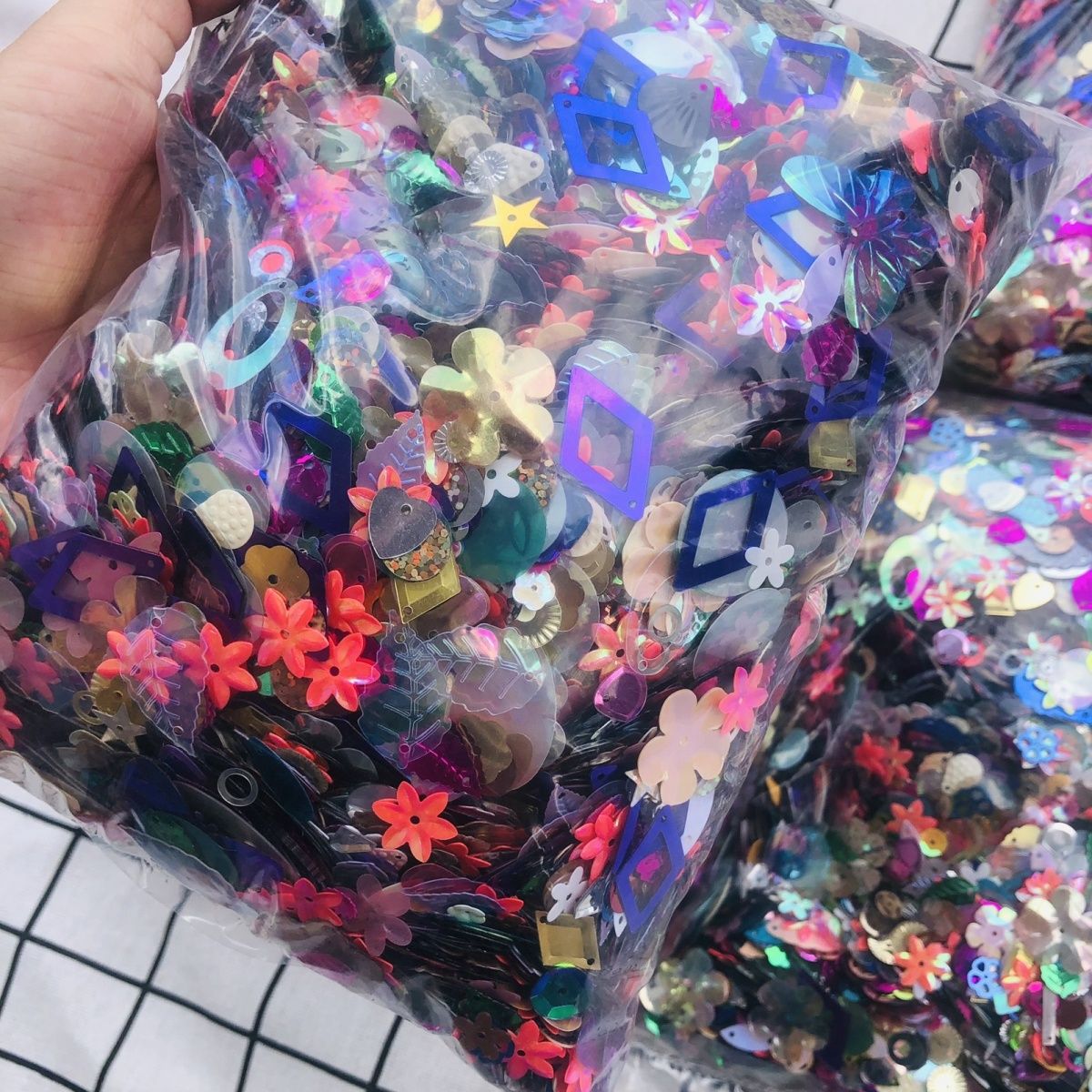 Colorful Sequins Diy Handmade Sequin Kindergarten Stage Clothing Accessories Material Sequins Mixed Sequins Free Shipping