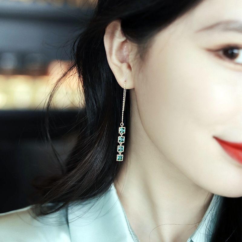 Clover Ear Ring ~ Exquisite Small Diamond Earrings for Women 2023 New Trendy Fashionable Elegant High-Grade Earrings