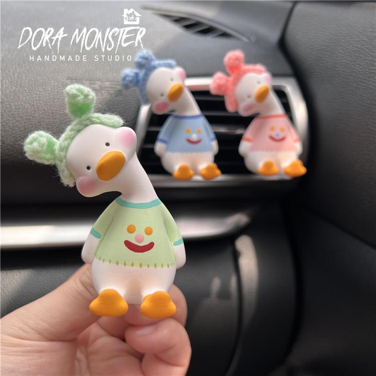 car air conditioner air outlet decoration female fragrance decoration car aromatherapy dashboard ornament cute cartoon head tilt duck