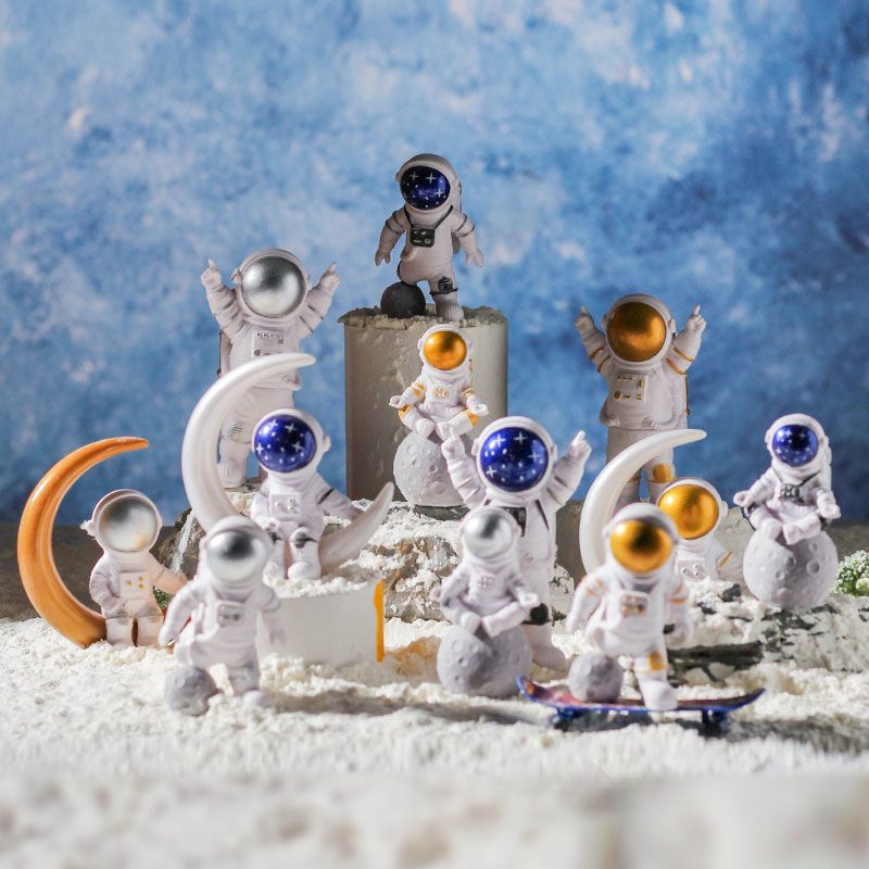 Creative Astronaut Decoration Spaceman Modern Living Room Home Office Desktop Children's Room Decorations Birthday Gift