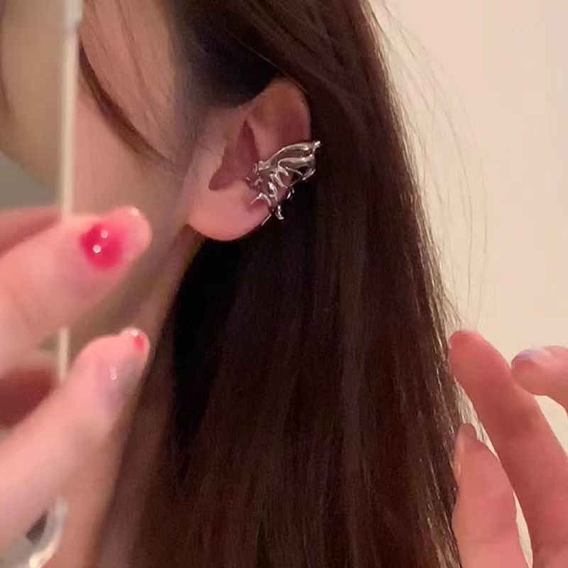 Butterfly Ear Clip Female Non-Pierced Ear Bone Clip Light Luxury Minority Design Sense Advanced Cold Wind Ear Hanging Eardrops Earrings Summer
