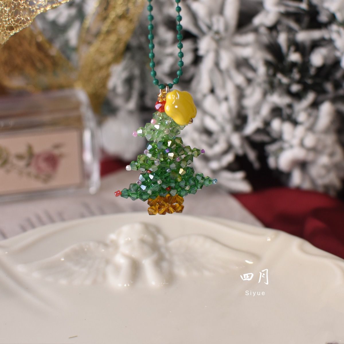 A Christmas Tree "Cute Handmade Beaded Book Bag Charm Keychain Bell Pendant Ins Girlfriend Gifts