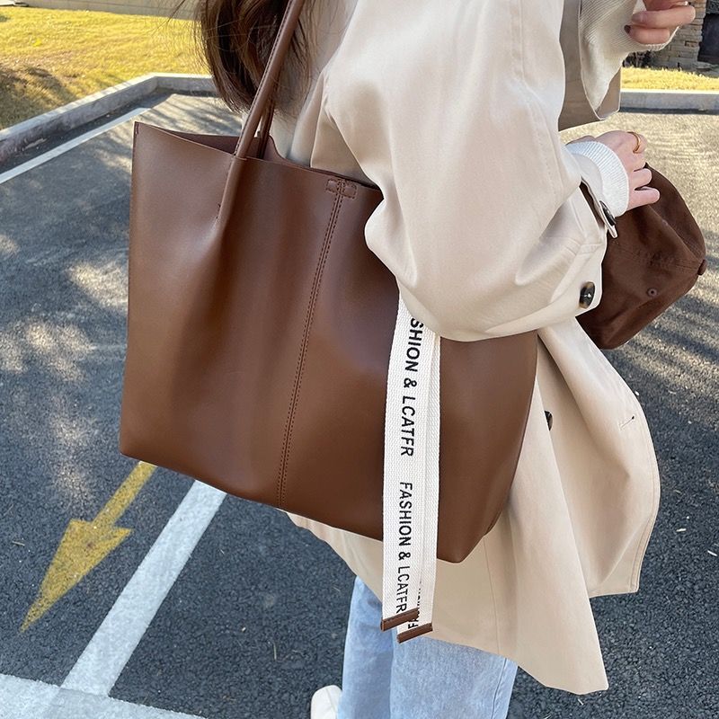 large capacity bag 2024 new trendy women‘s all-match special-interest shoulder bag high sense big bag student commuter tote