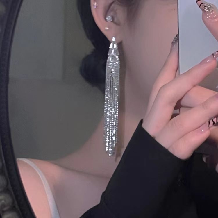 travel match ~ light luxury diamond-embedded long fringe earrings exaggerated personalized all-match high-grade ladies banquet earrings