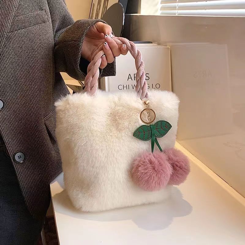 women‘s bag 2023 new versatile chain plush bag cross body bucket bag winter handbag winter women‘s bag