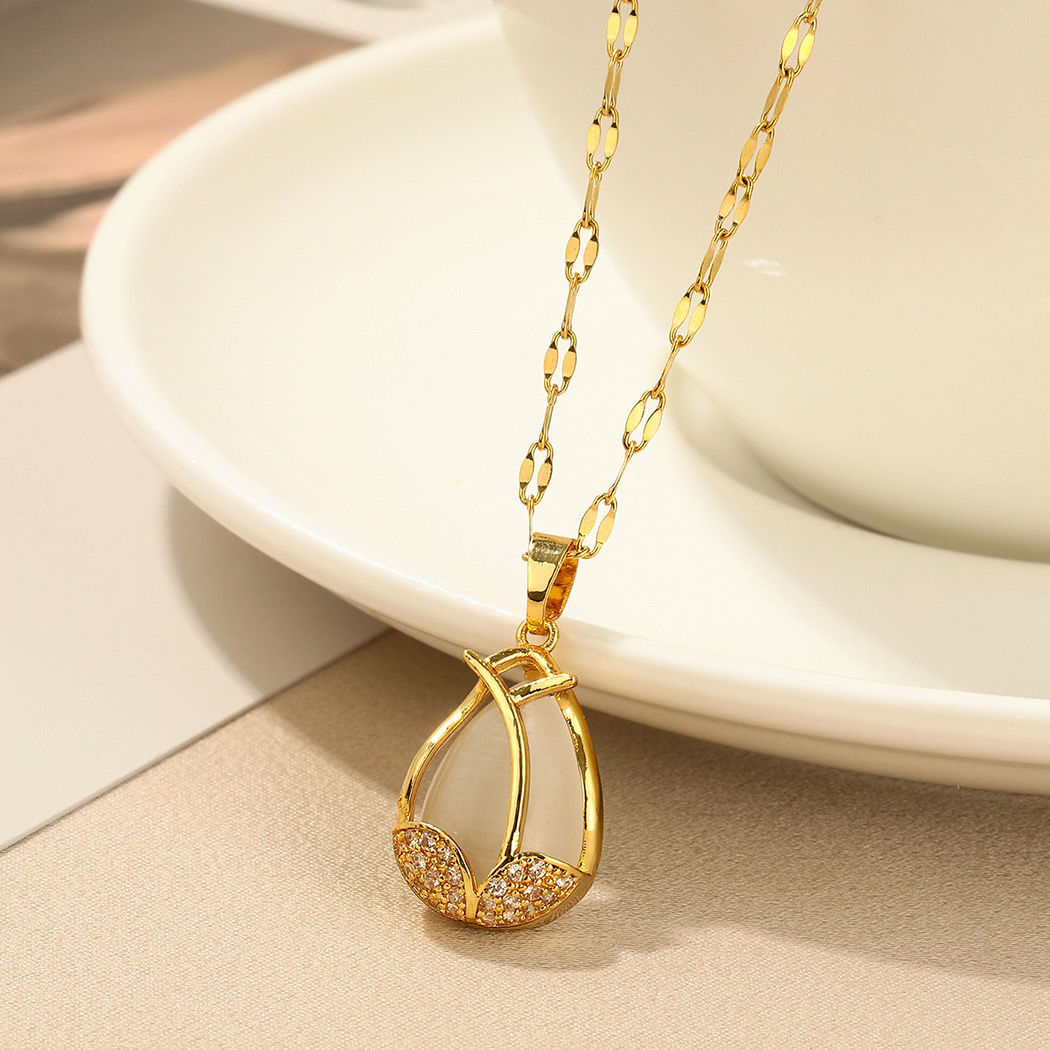 Necklace 2023 New Light Luxury Opal Tulip Pendant Necklace Women's Design Temperament Titanium Steel Clavicle Chain