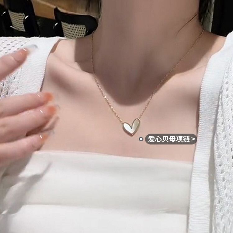 love fritillary necklace female light luxury minority design high sense internet celebrity fashion all-match simple temperament clavicle chain