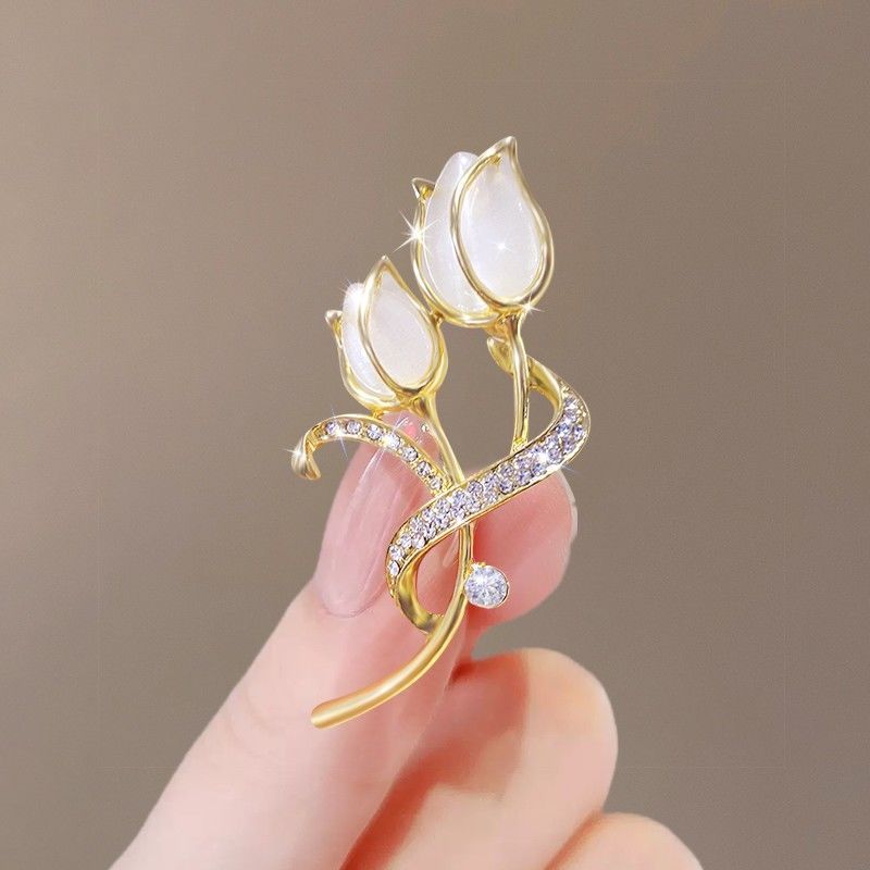 tulip brooch 2023 new women‘s brooch high-end entry lux all-match business suit corsage anti-exposure pin buckle