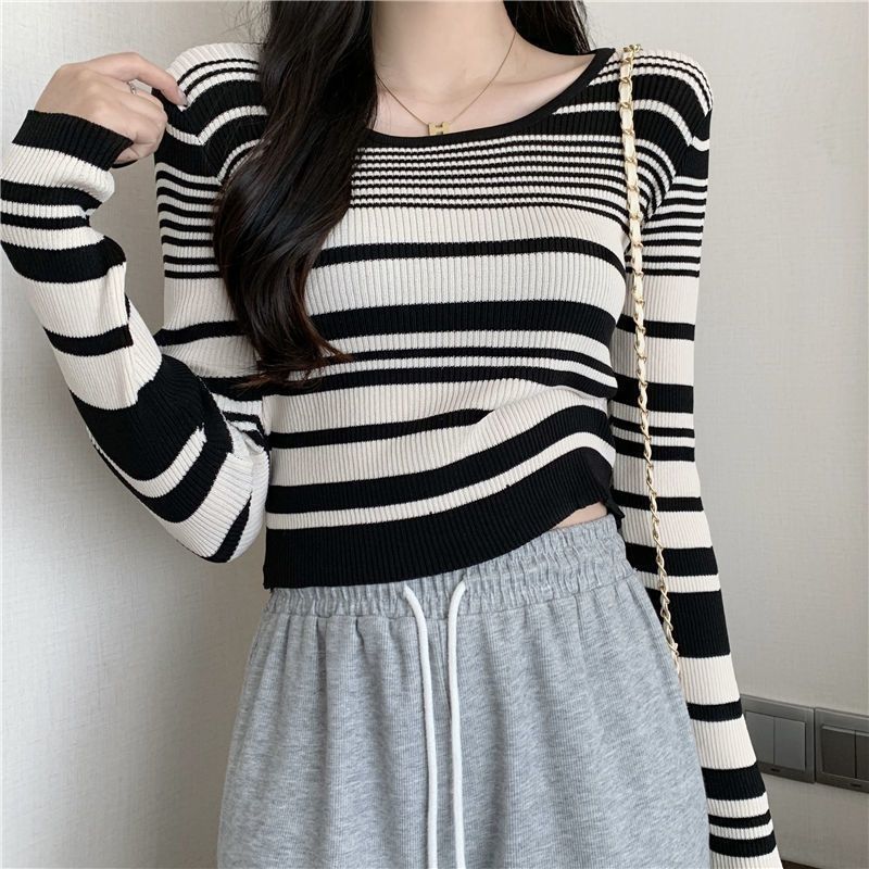 striped innerwear long sleeve 2024 spring and autumn new round neck hot girl slimming sweater women‘s short slim top women