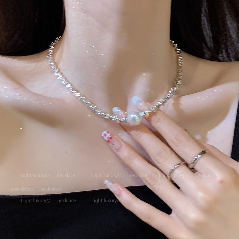 small pieces of silver love pearl necklace female 2023 new popular design sense advanced clavicle chain light luxury minority necklace