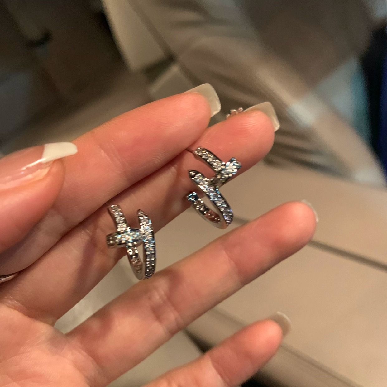 sterling silver stud earrings high-grade eye-catching earrings light luxury high-grade female korean style earrings popular internet celebrity 2024 silver needle