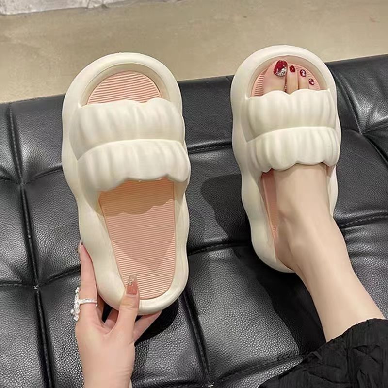 ins slippers for women 2024 spring new internet celebrity cloud bottom lightweight shit feeling comfortable and non-slip sandals for lovers