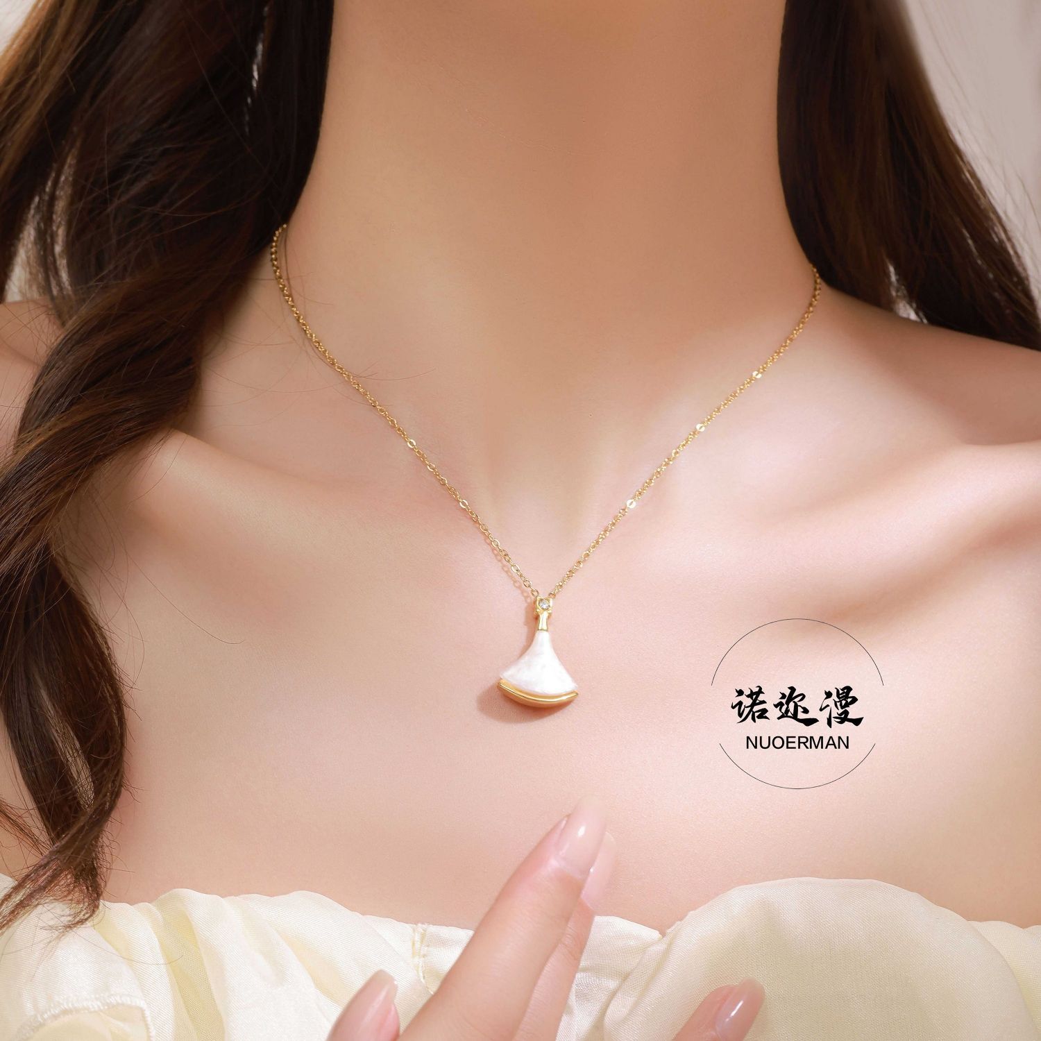 [hot sale] fan-shaped skirt ancient style white shell light luxury small group elegant high-grade pendant non-fading necklace