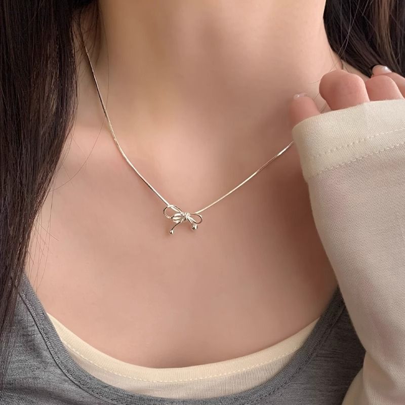 korean bow necklace female niche design all-matching graceful clavicle chain sweet cool cold wind necklace bends and hitches