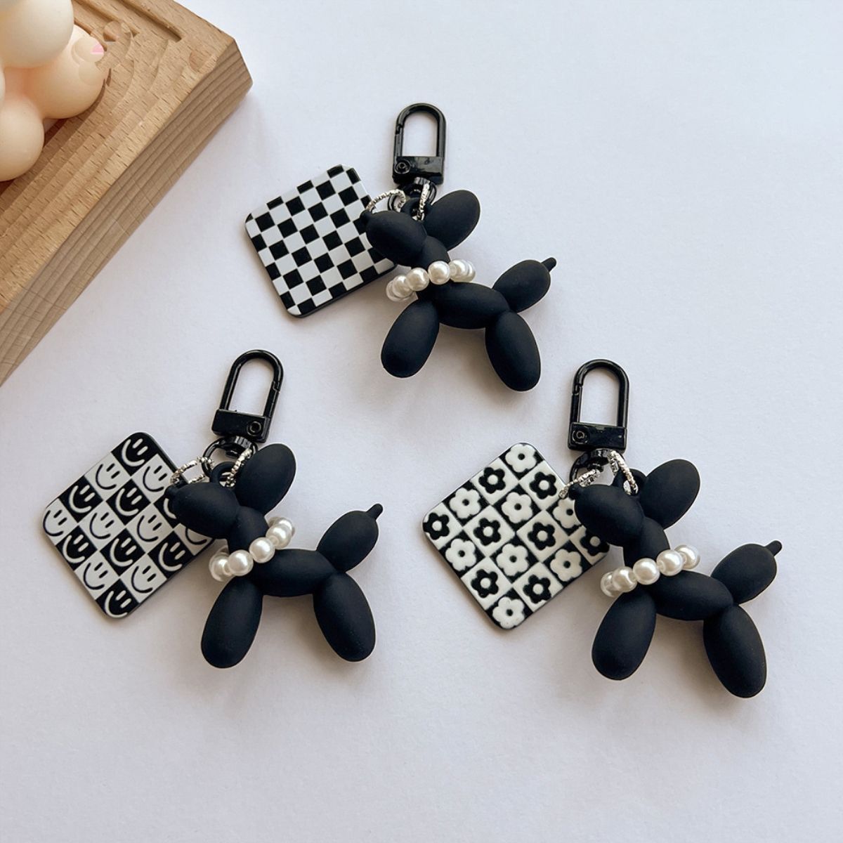 xiaohongshu same style puppy pendant high-grade dark balloon dog keychain couple chessboard plaid women‘s bag ornaments