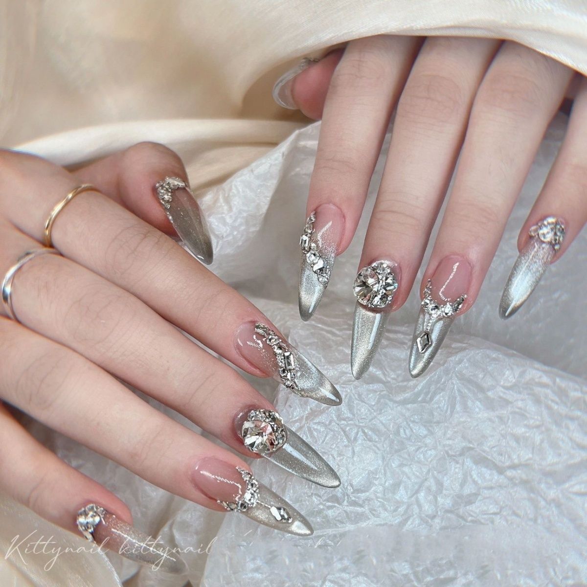 handmade summer cat‘s eye diamond flash wear advanced atmosphere french entry lux socialite white wedding nail manicure