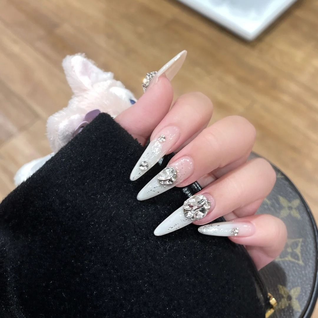 fujia qianjin handmade wear nail pure desire style advanced gradient milky white light luxury big diamond full diamond flash manicure