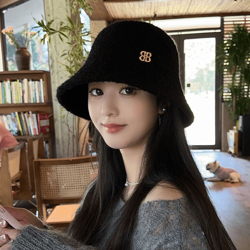 2024 lambswool bucket hat women‘s autumn and winter korean warm face-looking small bucket cap big head circumference fashion plush hat