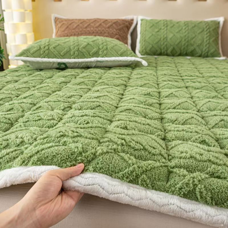 winter warm tower velvet mattress cushion fleece-lined rugs quilt milk fiber bedspread student dormitory machine washable