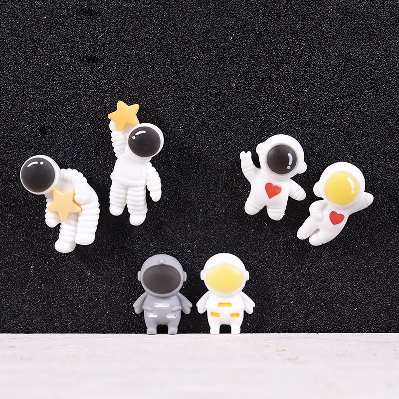 new cartoon space series couple‘s astronaut resin accessories handmade cream glue phone shell stickers decoration