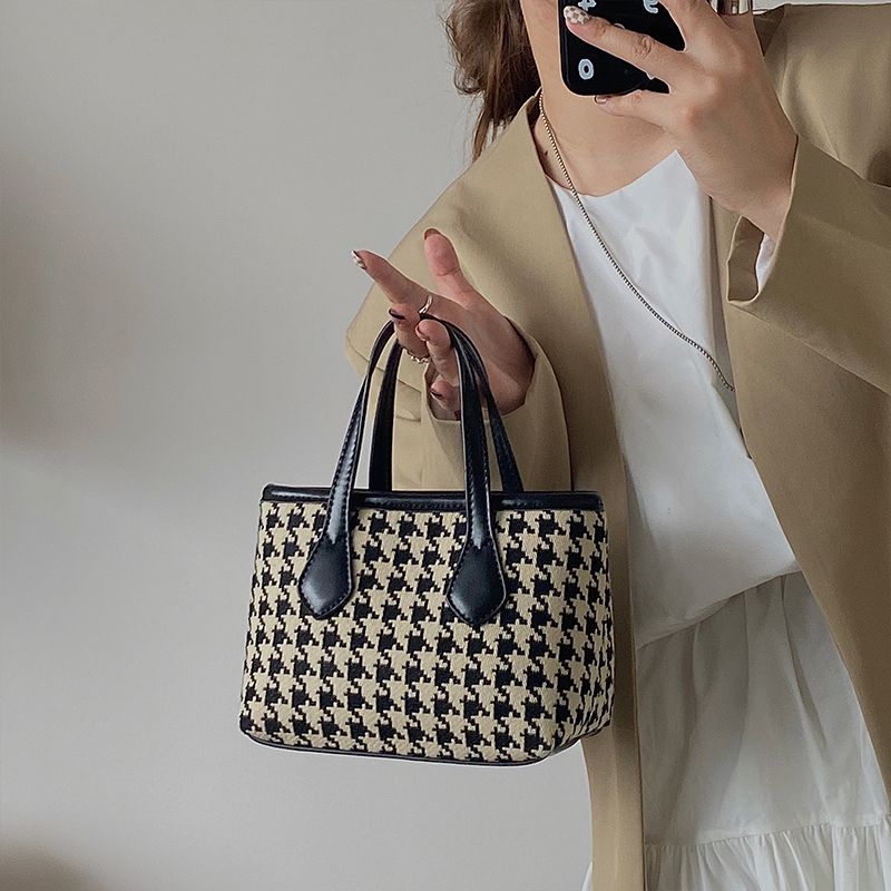 Spring and Summer 2022 Niche New Style Women's Bag High Sense Retro Houndstooth French Handbag Mini Small Cross Body Bag