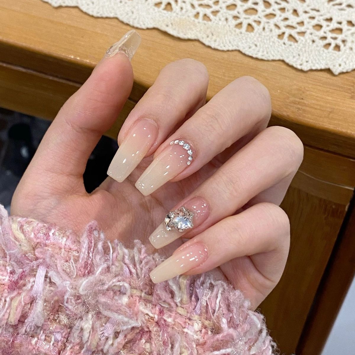 qiqi ice transparent snowflake gradient nude color fake nails hand-worn nail white manicure detachable 408