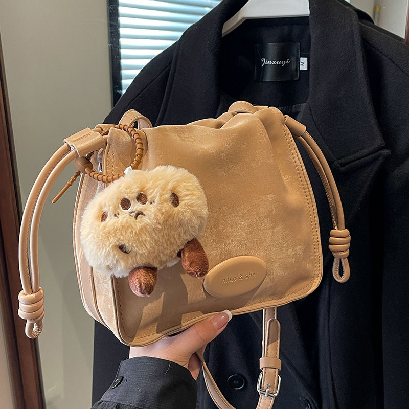 high-grade small bag for women 2024 spring and summer new western style bucket bag minority all-match maillard commuter messenger bag