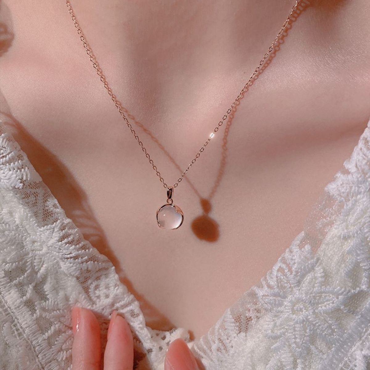 925 sterling silver white chalcedony pendant necklace women‘s light luxury ins niche crystal necklace summer necklace round new